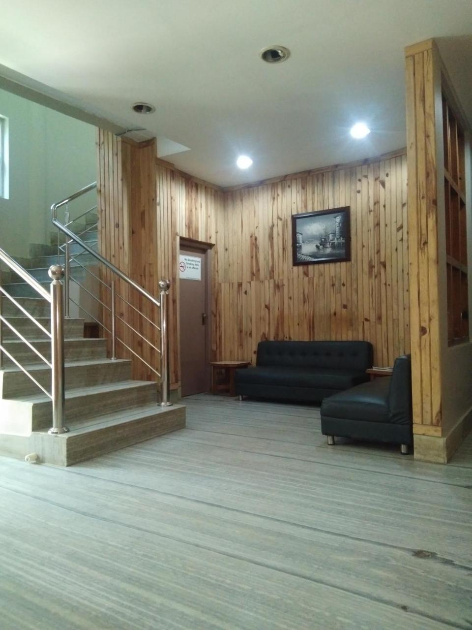 Hotel Pine Kohima Luaran gambar