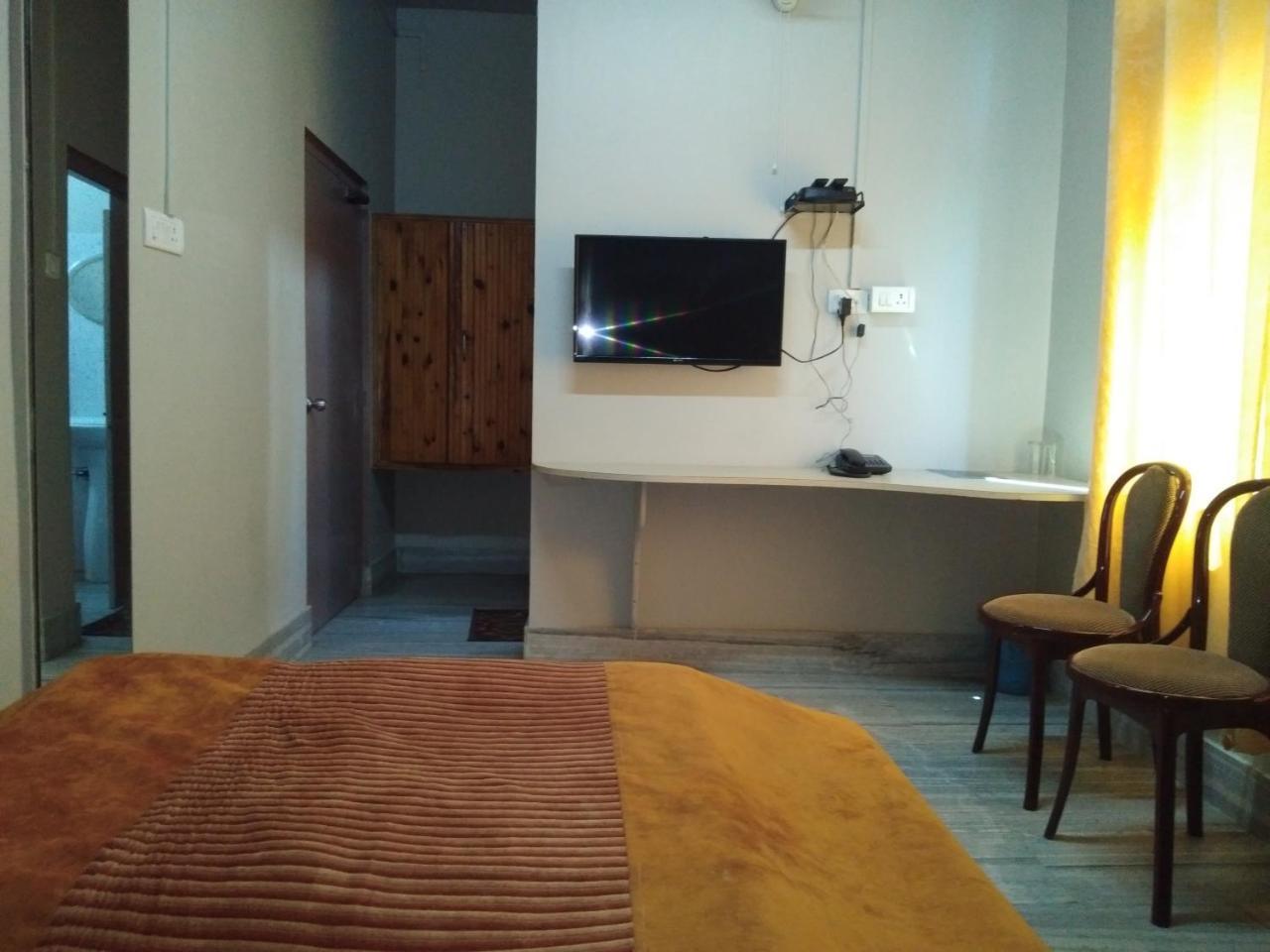 Hotel Pine Kohima Luaran gambar