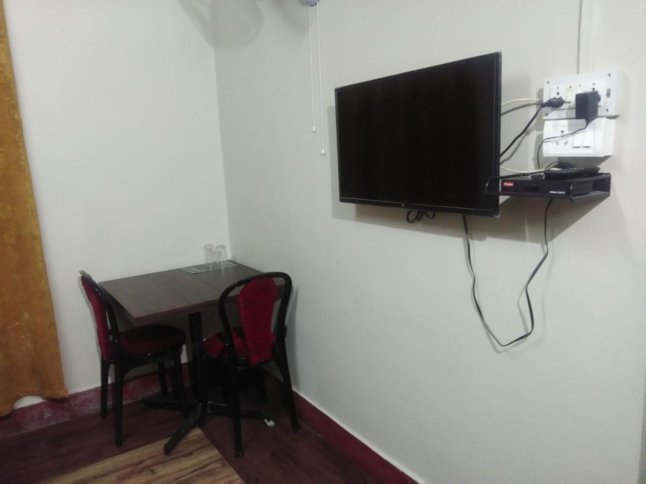 Hotel Pine Kohima Bilik gambar